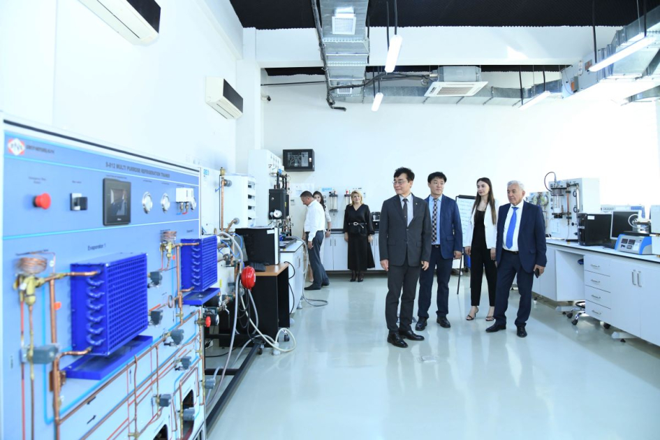 INHA Universitetinin rektoru BMU-nun laboratoriyaları ilə tanış olub