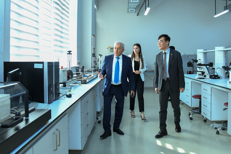 INHA Universitetinin rektoru BMU-nun laboratoriyaları ilə tanış olub