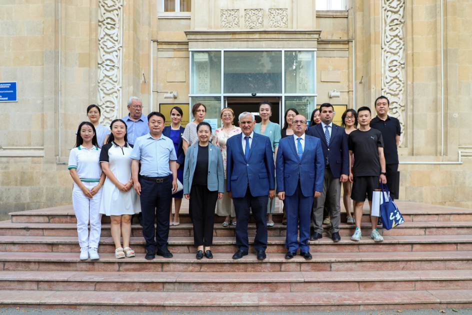 Çinin Dil Təhsili və Əməkdaşlıq Mərkəzinin nümayəndə heyəti ADU-da olub