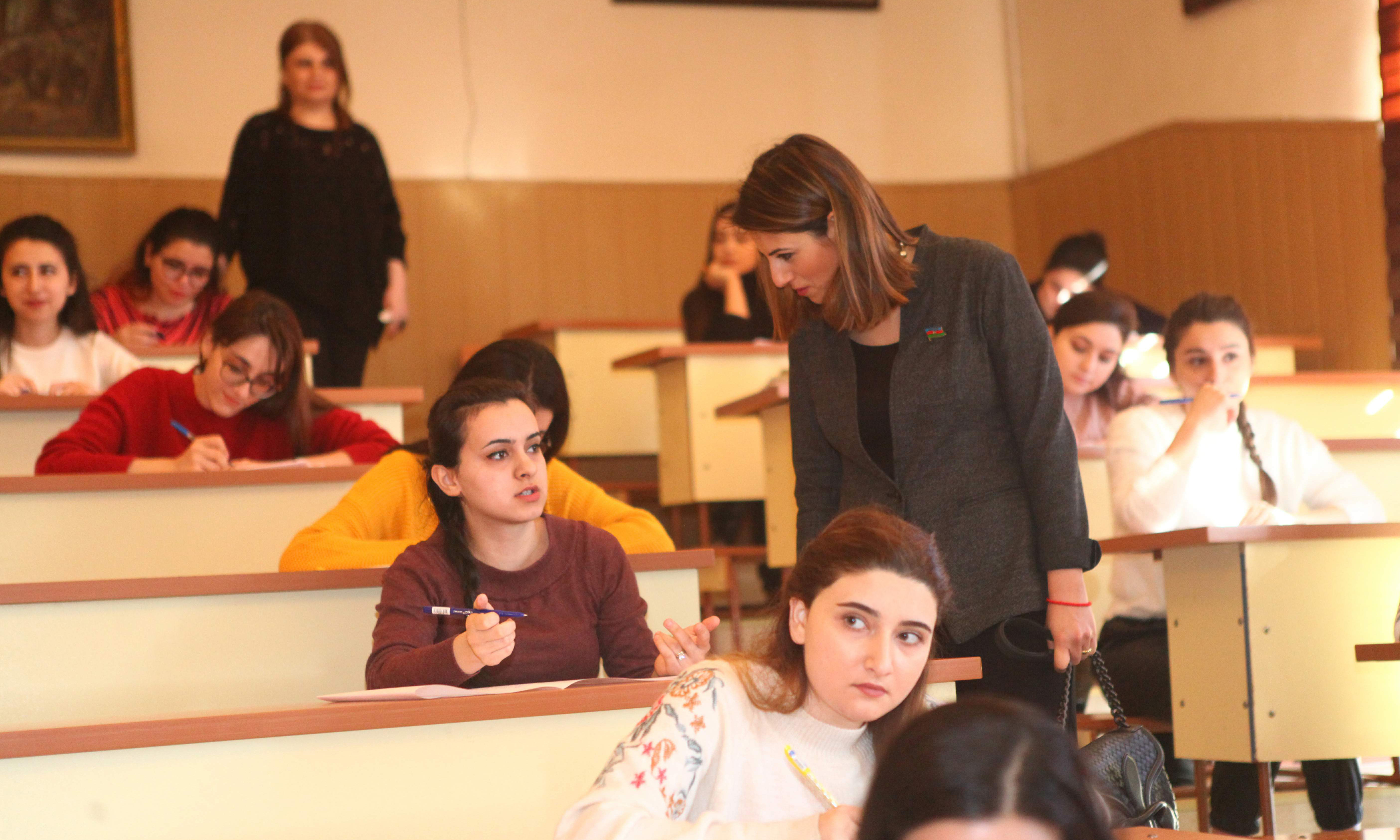 İctimaiyyət nümayəndələri BDU-da imtahan prosesini izləyib