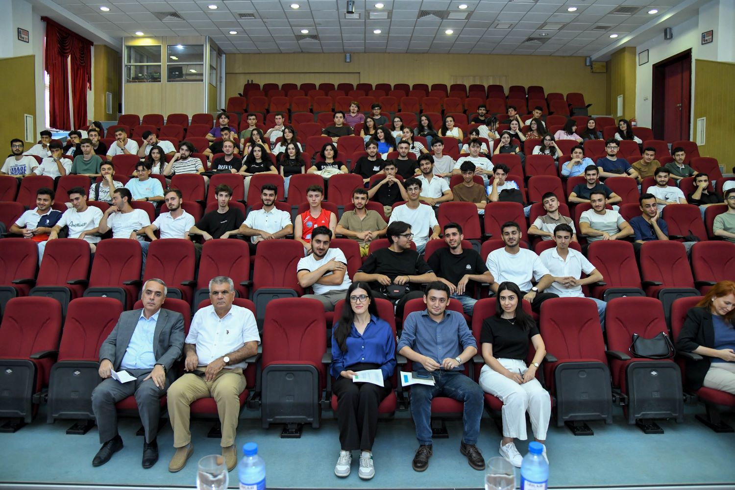 BMU rektoru İDP çərçivəsində Koreyada təhsil alacaq 83 tələbə ilə görüşüb