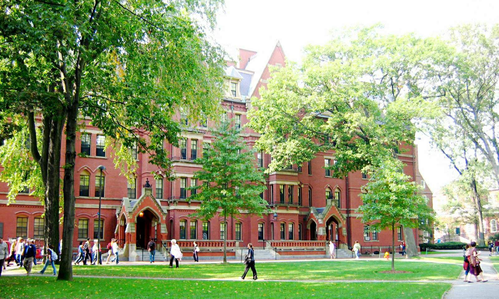 Dünyanın ən nüfuzlu universitetləri