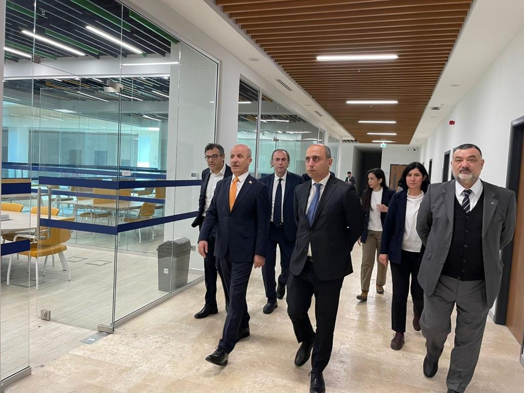 Elm və təhsil naziri İstanbula rəsmi səfər edib