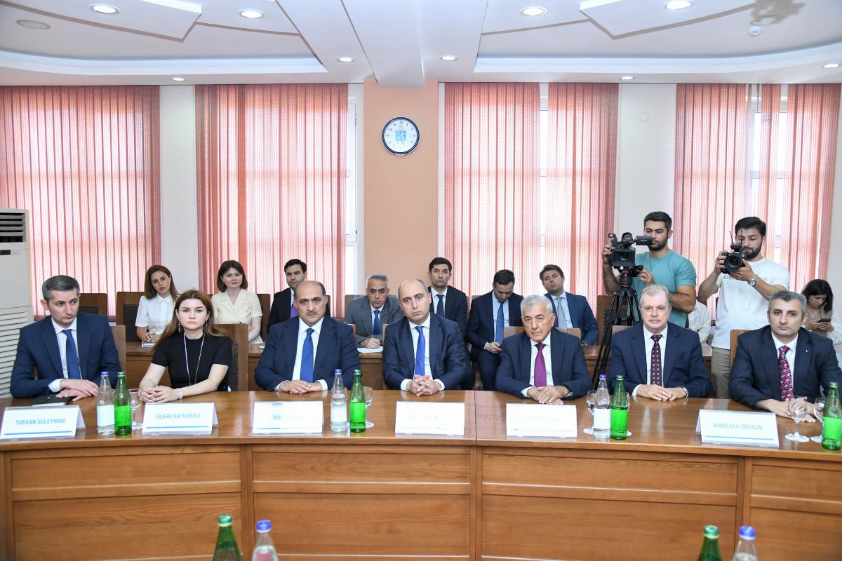 BMU və Qida Təhlükəsizliyi İnstitutu arasında elmi-tədqiqatlara dair anlaşma memorandumu imzalanıb