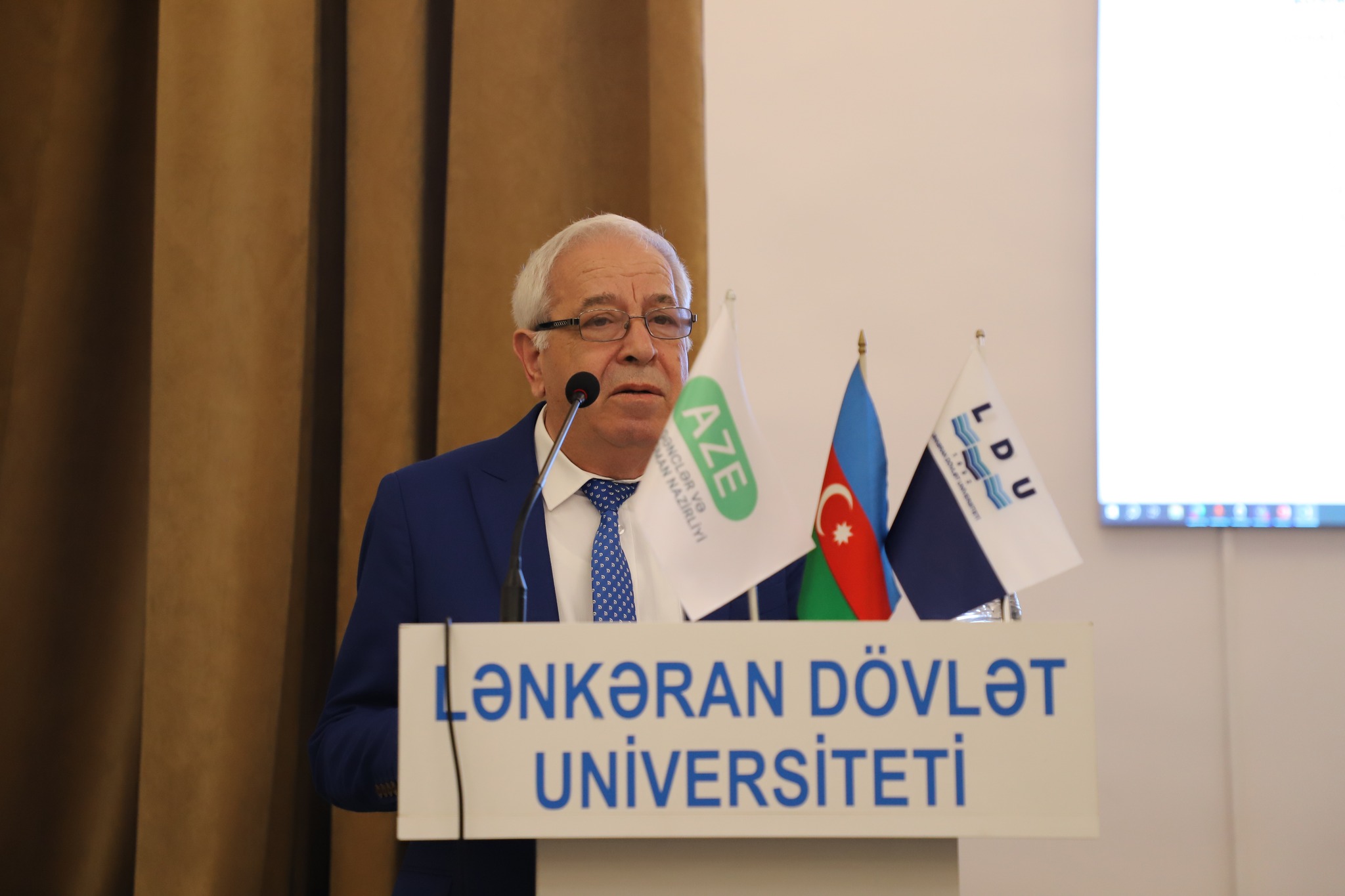 LDU-da “Yaşıl iqtisadiyyat və davamlı inkişaf” mövzusunda konfrans keçirilib