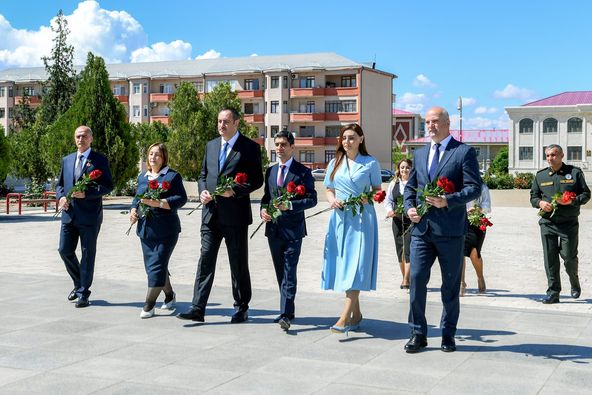 Naxçıvanda Heydər Əliyev adına tam orta məktəbin fəaliyyətə başlamasının 20 illiyi qeyd edilib