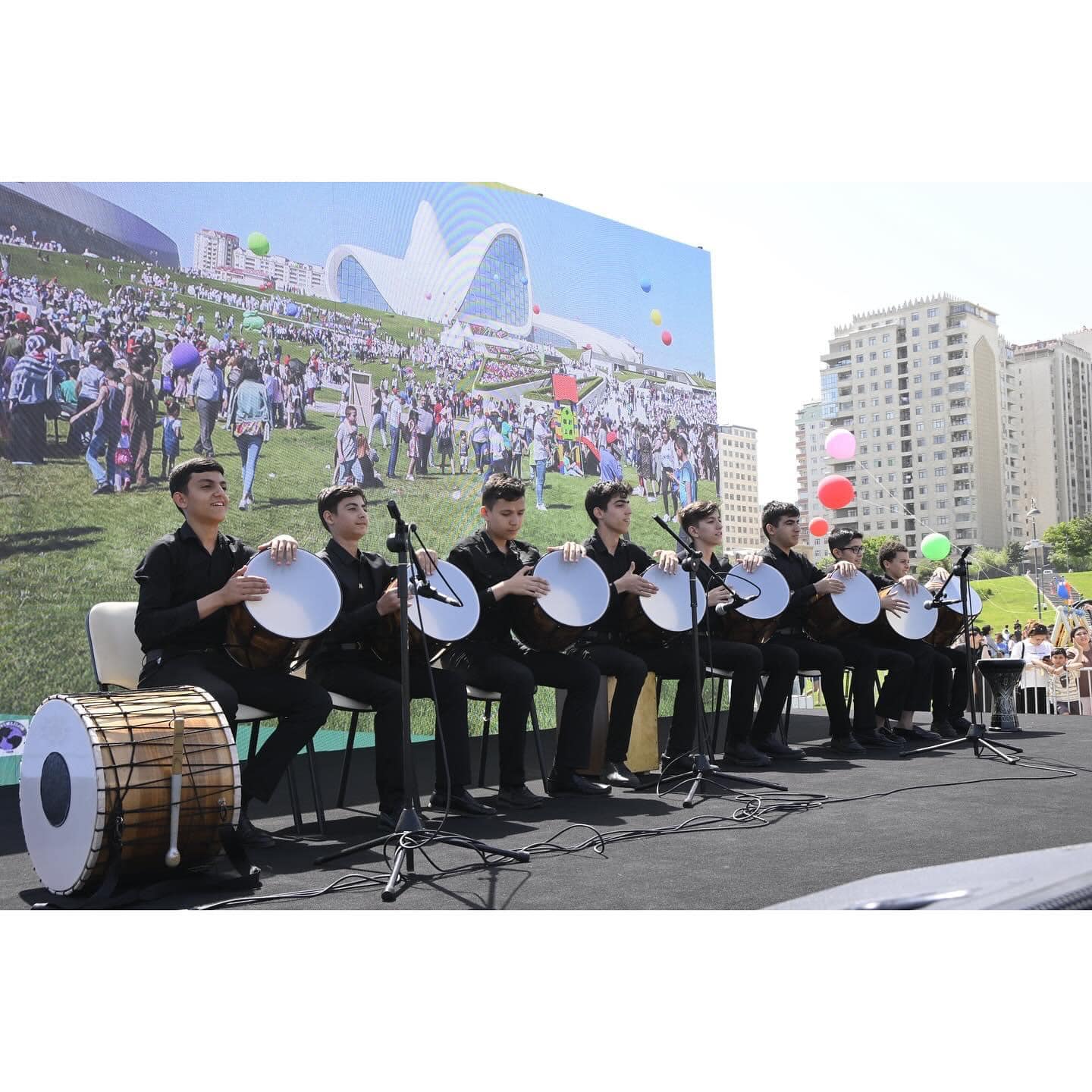 Heydər Əliyev Mərkəzinin parkında uşaq festivalı keçirilib