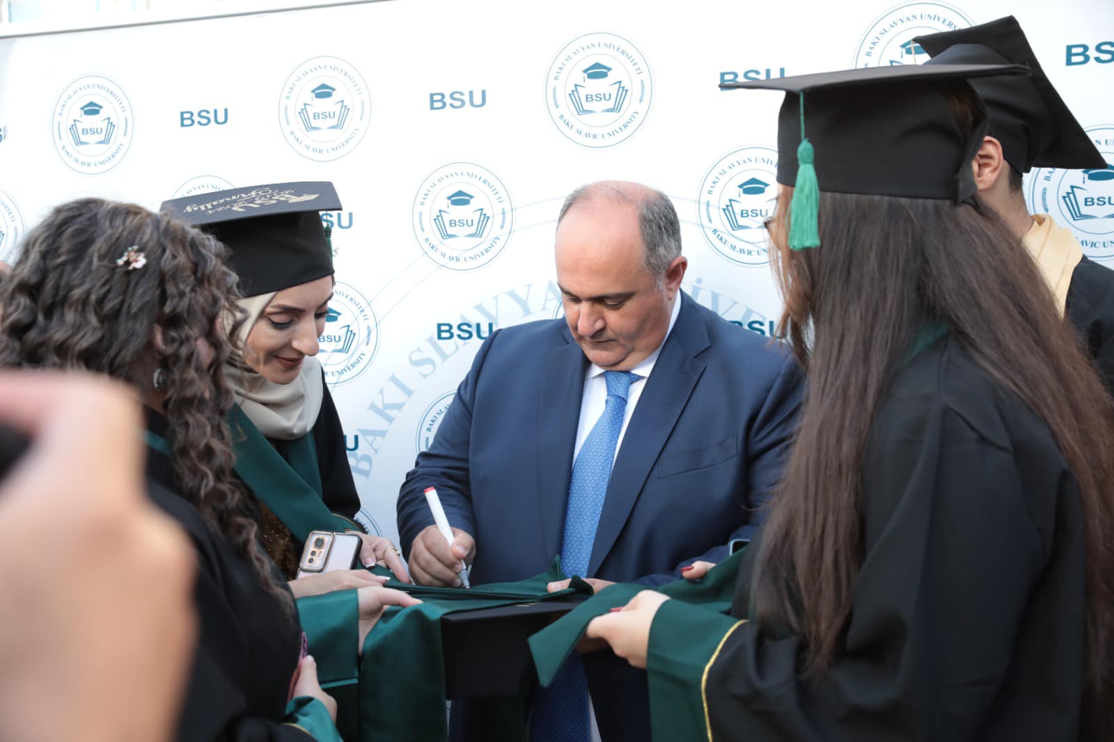 Bakı Slavyan Universitetinin məzun günü keçirilib