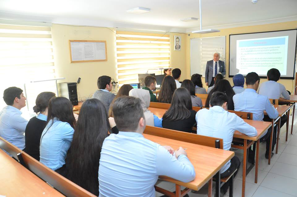 Lənkəran məktəbliləri kimya və biologiya dərsini LDU-da keçdilər