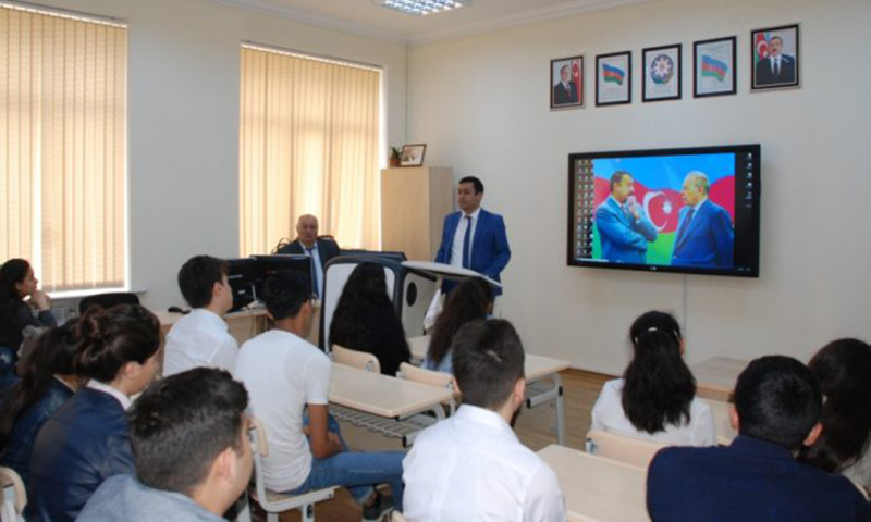 İşçi qrup orta məktəblərdə şagirdlərlə görüşlərə başlayıb