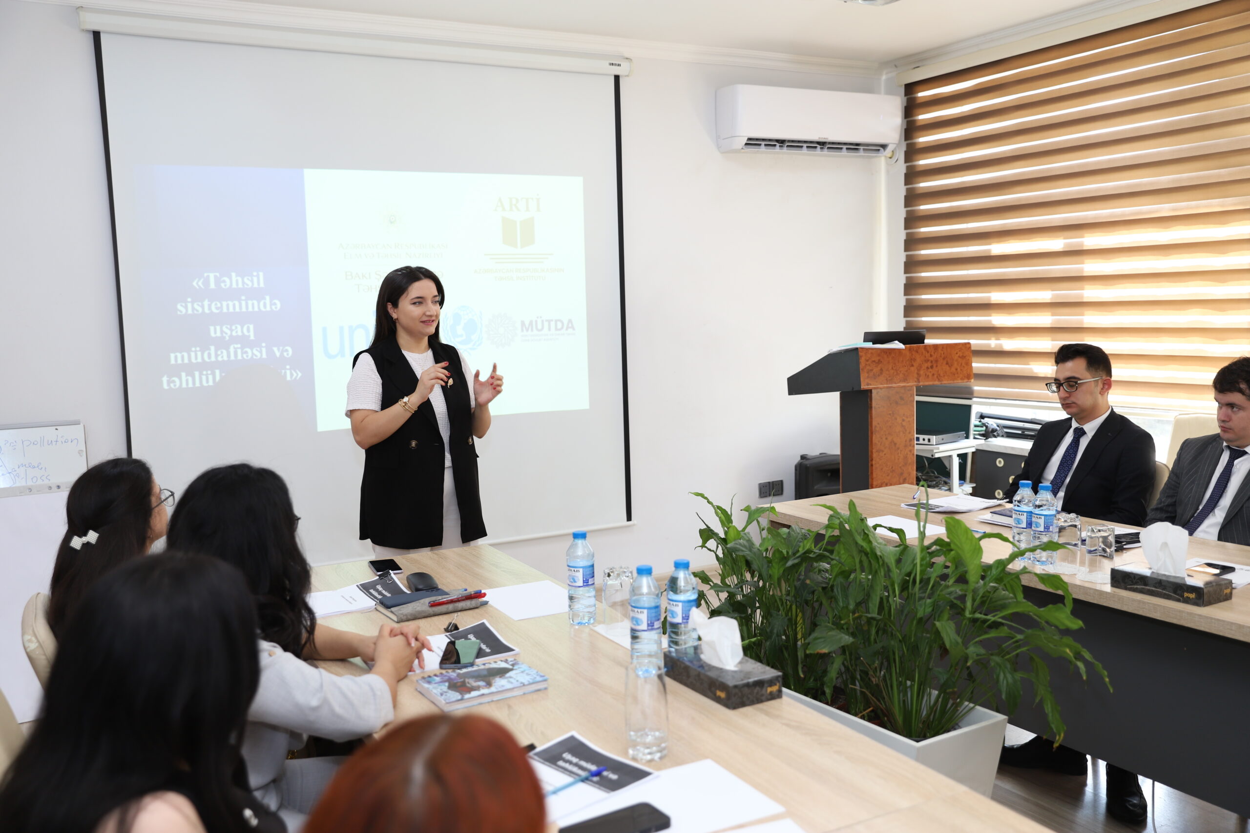 Regional təhsil idarələrinin əməkdaşları üçün “Uşaq müdafiəsi və təhlükəsizliyi mexanizmi” mövzusunda təlimlər keçirilir