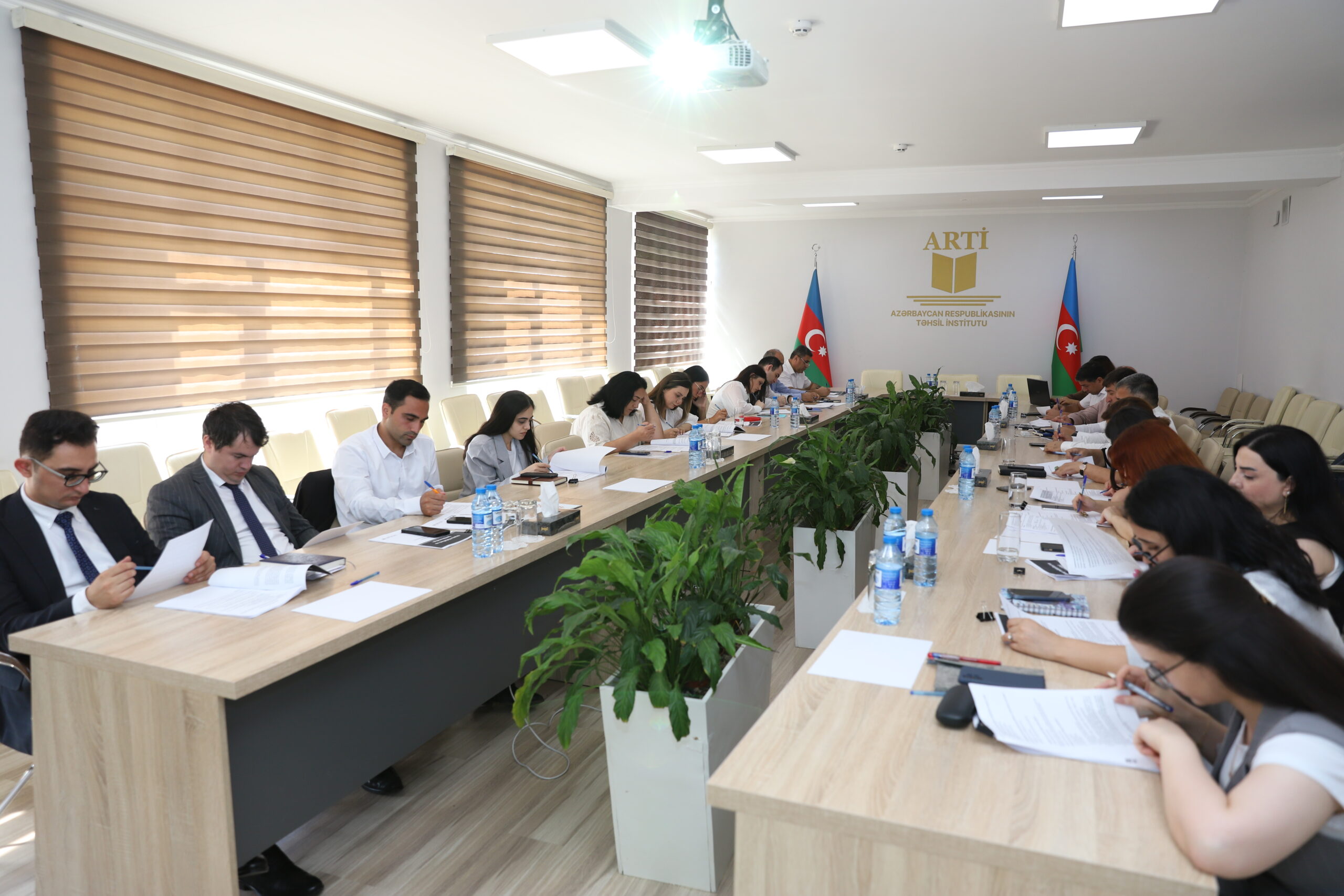 Regional təhsil idarələrinin əməkdaşları üçün “Uşaq müdafiəsi və təhlükəsizliyi mexanizmi” mövzusunda təlimlər keçirilir