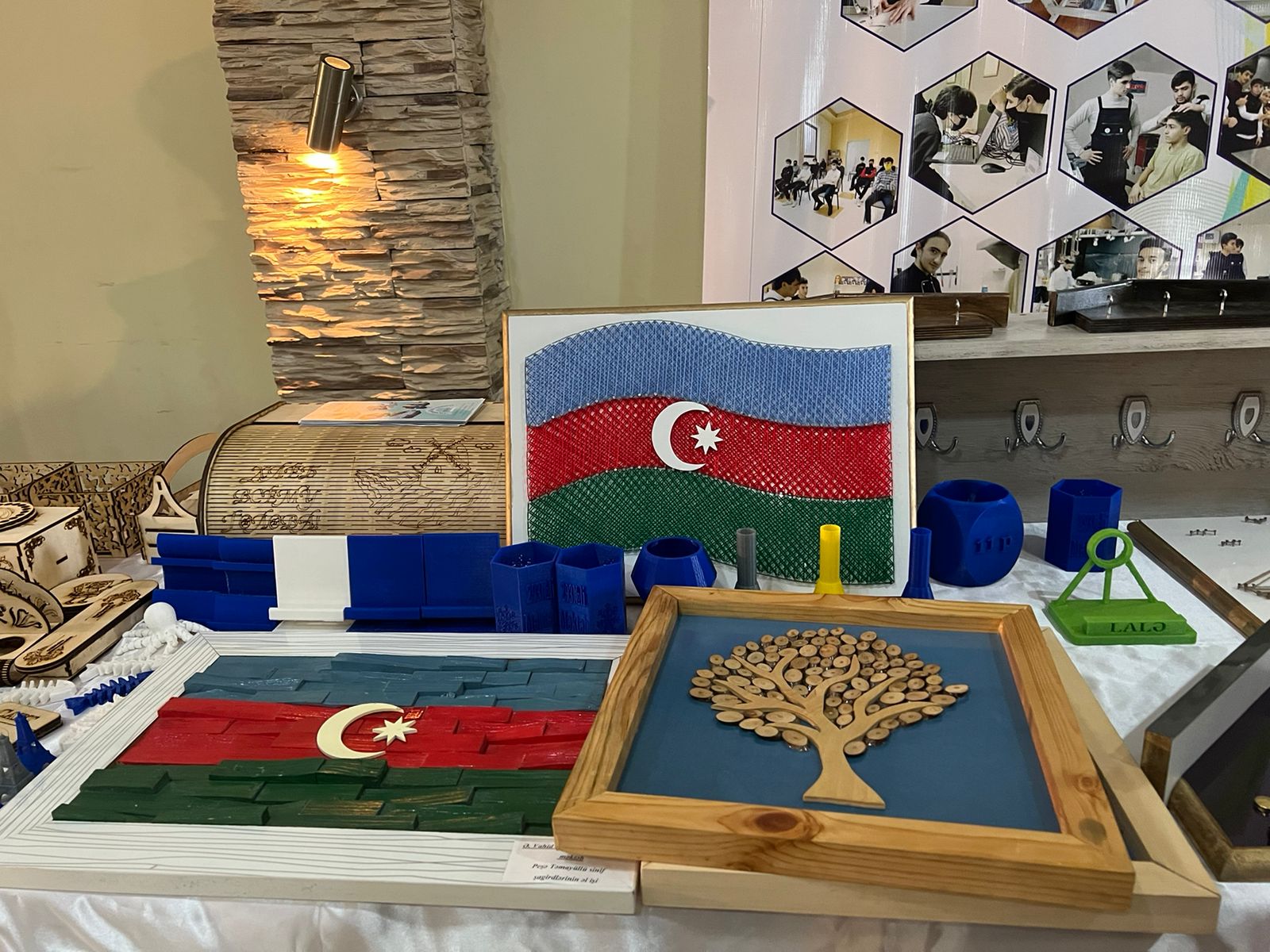 “Peşə təmayüllü siniflərin təşkili” layihəsi çərçivəsində sərgi-satış yarmarkası