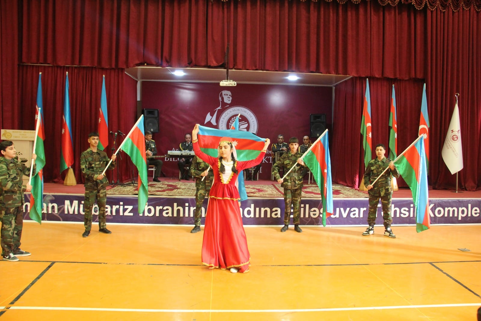 “Tarix yazan qəhrəman”