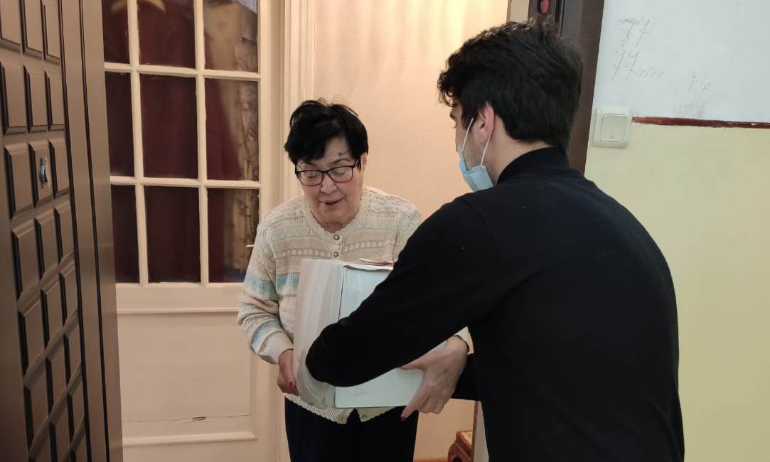 Bakı Slavyan Universiteti əməkdaşlarına ərzaq yardımı