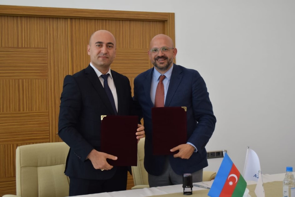 Texnologiya Universiteti ilə “Azersun Holding” arasında memorandum imzalanıb