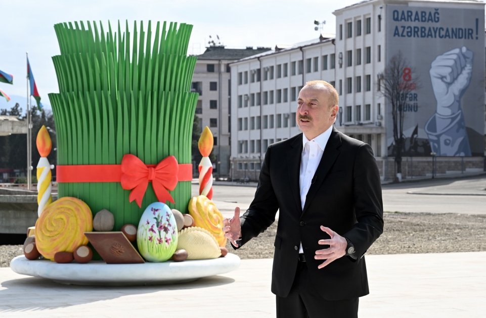 Prezident İlham Əliyev Xankəndi şəhərində Novruz tonqalını alovlandırıb