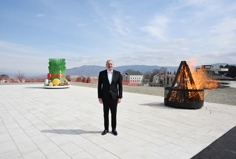 Prezident İlham Əliyev Xankəndi şəhərində Novruz tonqalını alovlandırıb