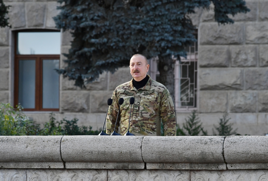 Xankəndi şəhərində Vətən müharibəsində əldə edilən Zəfərin üçüncü ildönümünə həsr olunan hərbi parad keçirilib