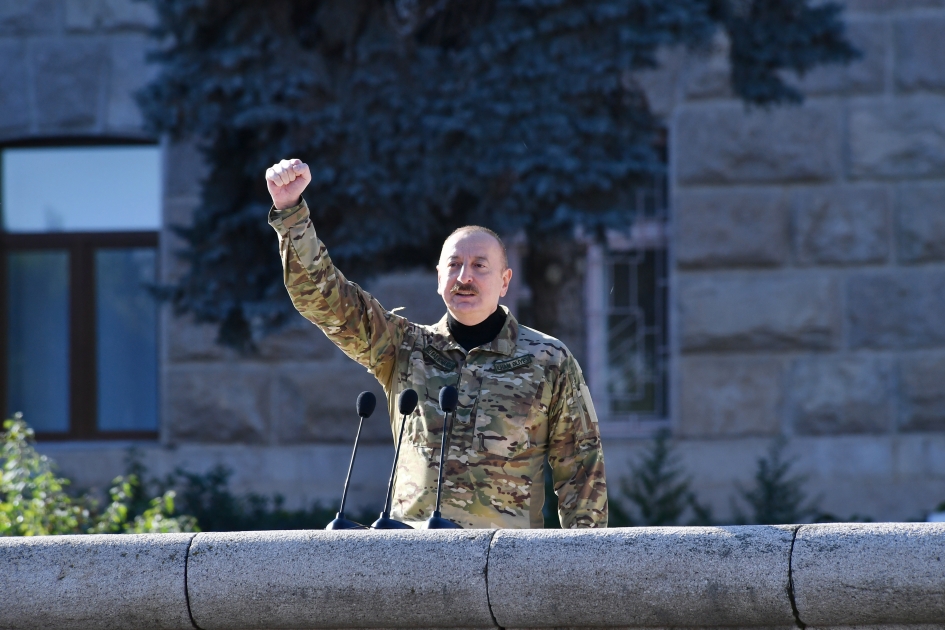 Xankəndi şəhərində Vətən müharibəsində əldə edilən Zəfərin üçüncü ildönümünə həsr olunan hərbi parad keçirilib
