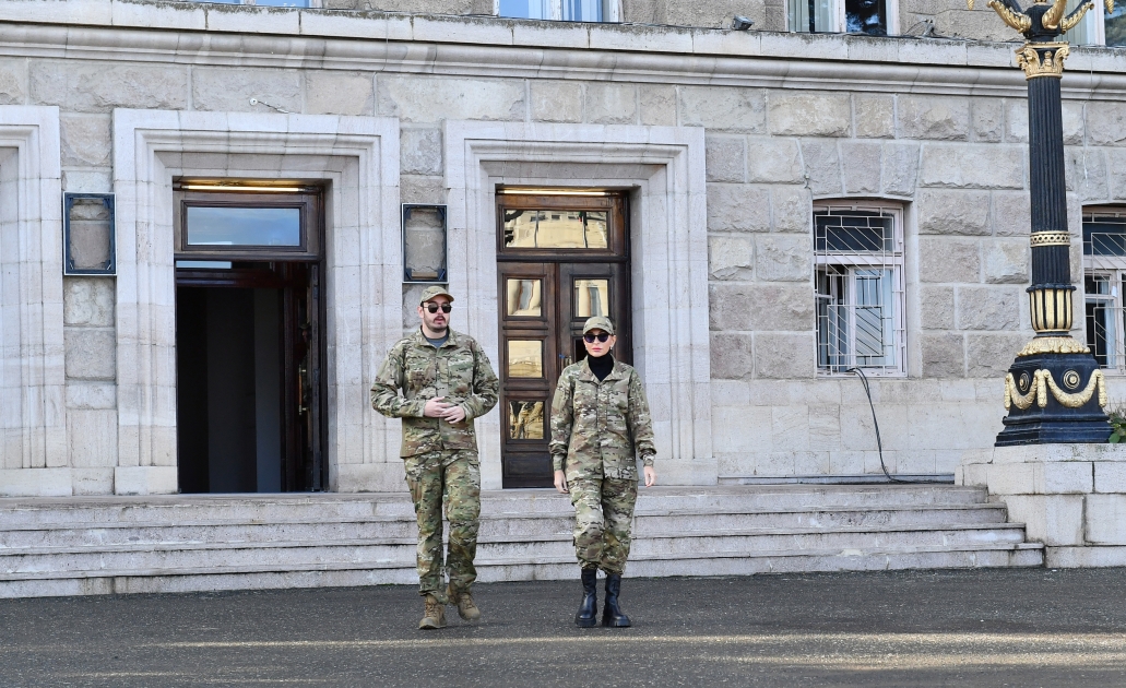 Xankəndi şəhərində Vətən müharibəsində əldə edilən Zəfərin üçüncü ildönümünə həsr olunan hərbi parad keçirilib