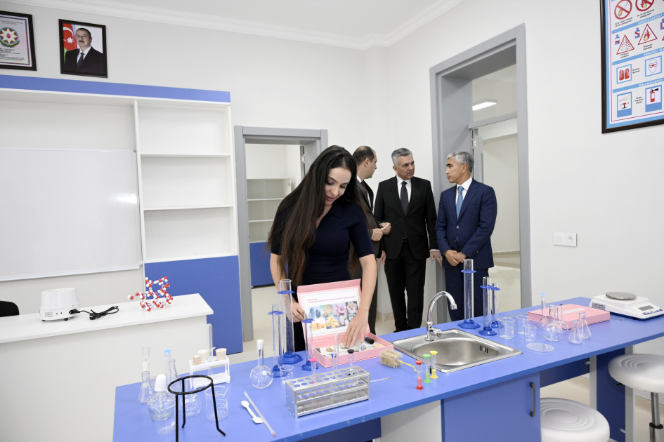 Leyla Əliyeva Biləsuvarda yeni inşa edilən məktəbdə olub