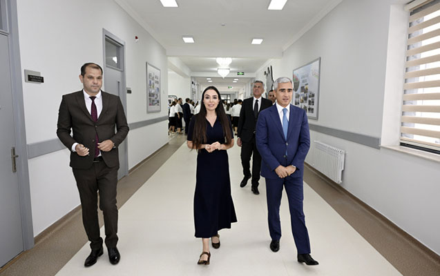 Leyla Əliyeva Biləsuvarda yeni inşa edilən məktəbdə olub
