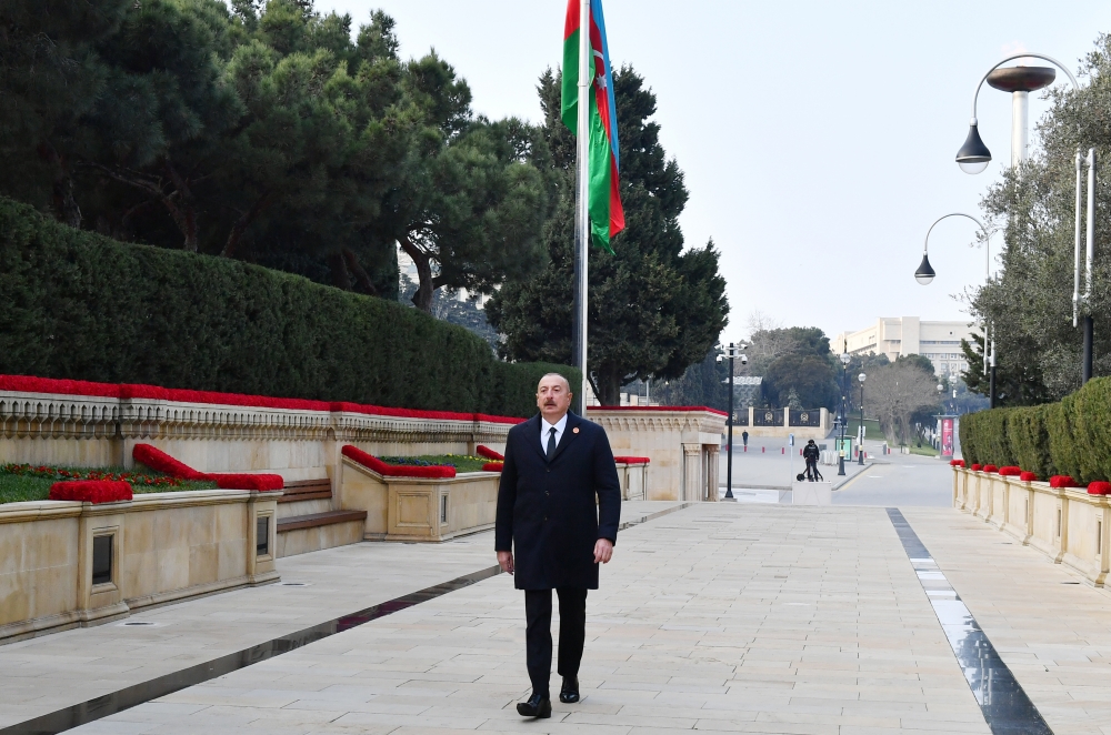 Prezident İlham Əliyev 20 Yanvar faciəsinin 33-cü ildönümü ilə əlaqədar Şəhidlər xiyabanını ziyarət edib