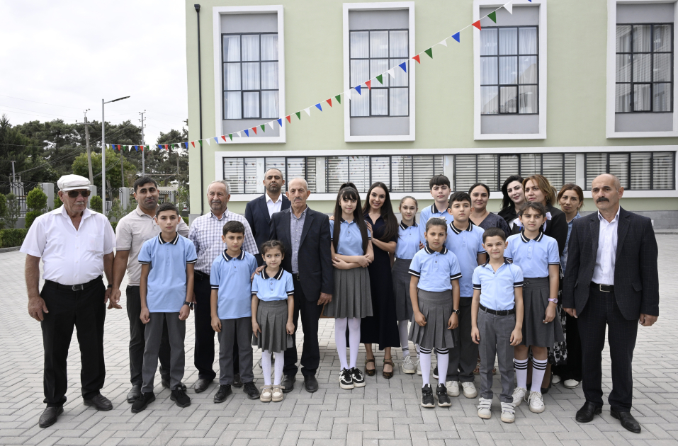 Leyla Əliyeva Biləsuvarda yeni inşa edilən məktəbdə olub