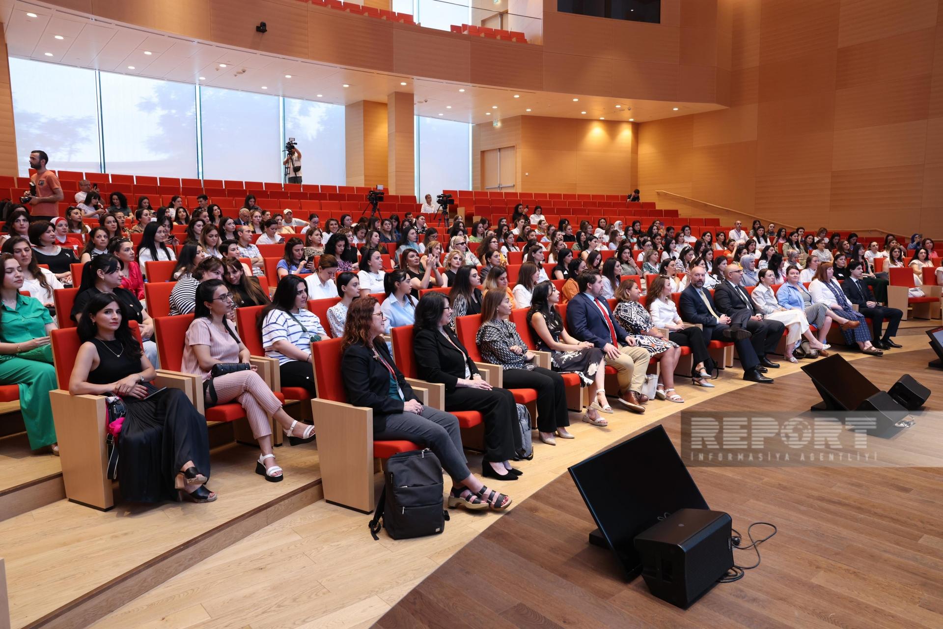 ADA Universitetində ingilis dili müəllimlərinin konfransı keçirilir