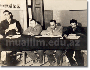 Şəkildə: M.Axundov (soldan ikinci) müəllim yoldaşları arasında