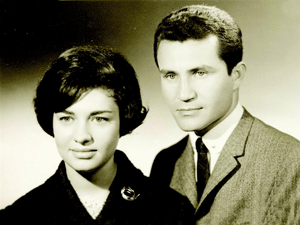 Həyat yoldaşı - Molla Vəli Vidadinin yadigarı Füqan xanımla birlikdə
